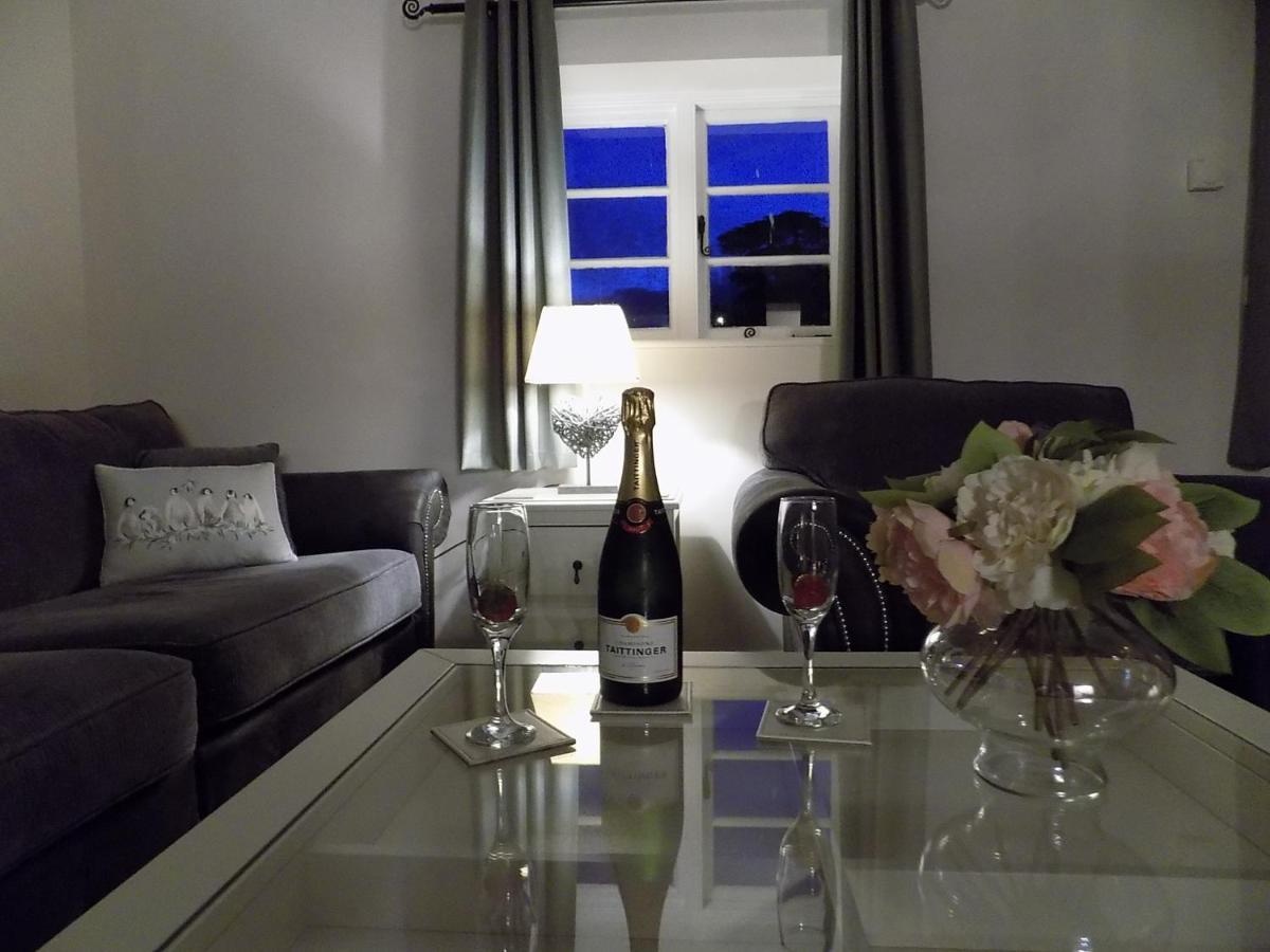 Double Award Winning 1700'S Grd 2 Listed Cottage Near Stonehenge 埃姆斯伯里 外观 照片