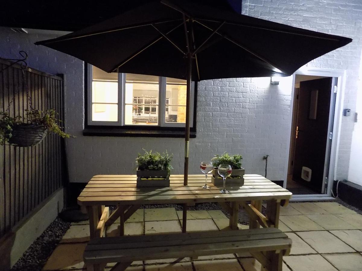 Double Award Winning 1700'S Grd 2 Listed Cottage Near Stonehenge 埃姆斯伯里 外观 照片