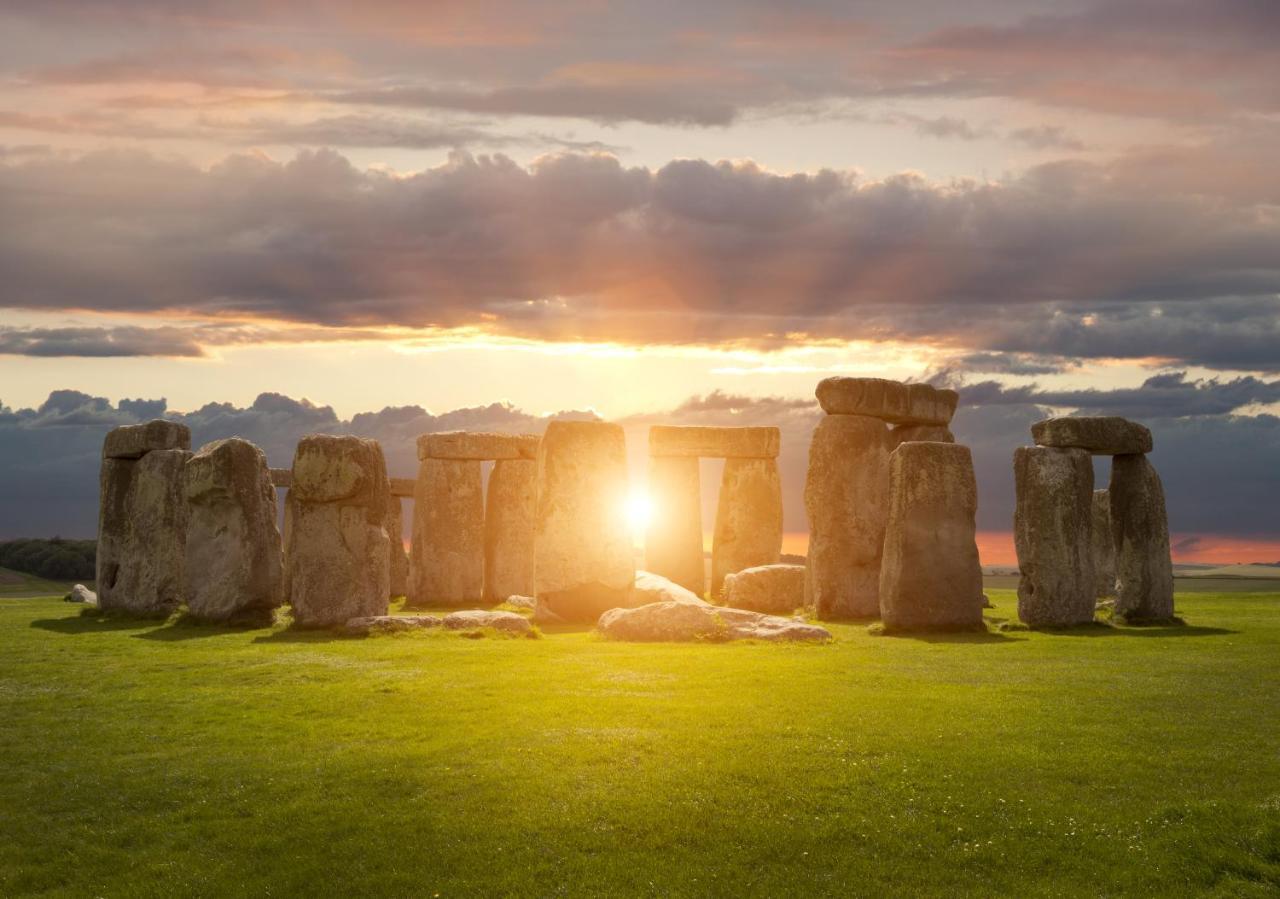 Double Award Winning 1700'S Grd 2 Listed Cottage Near Stonehenge 埃姆斯伯里 外观 照片