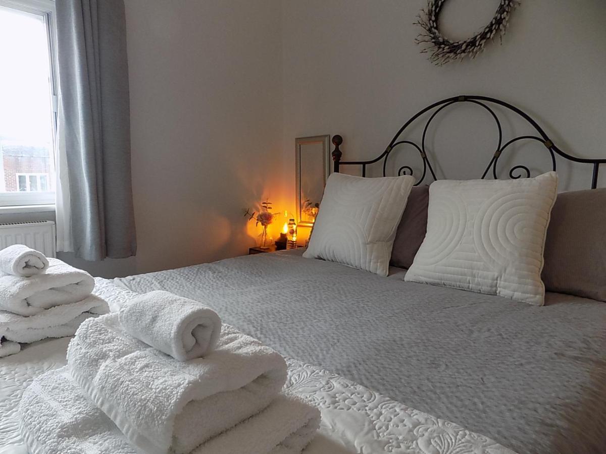 Double Award Winning 1700'S Grd 2 Listed Cottage Near Stonehenge 埃姆斯伯里 外观 照片