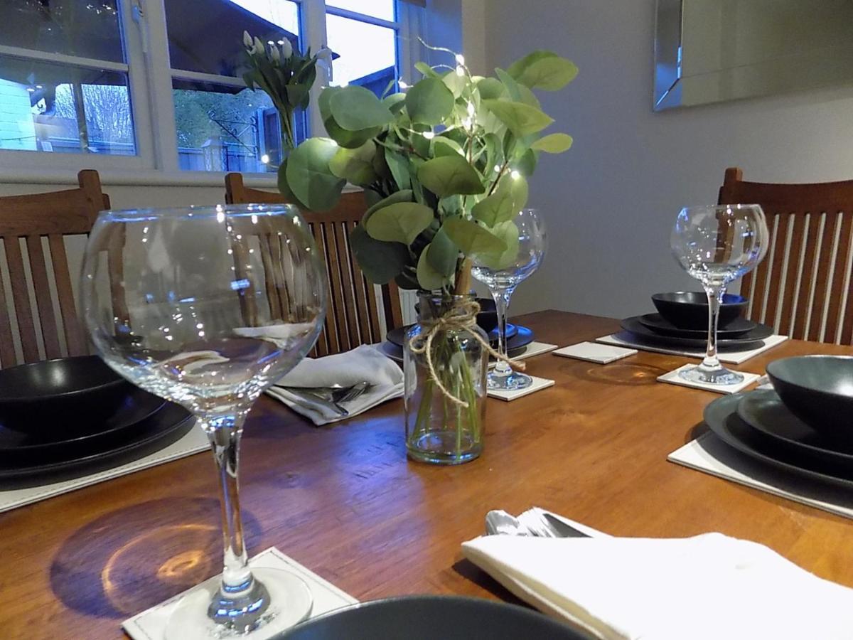 Double Award Winning 1700'S Grd 2 Listed Cottage Near Stonehenge 埃姆斯伯里 外观 照片