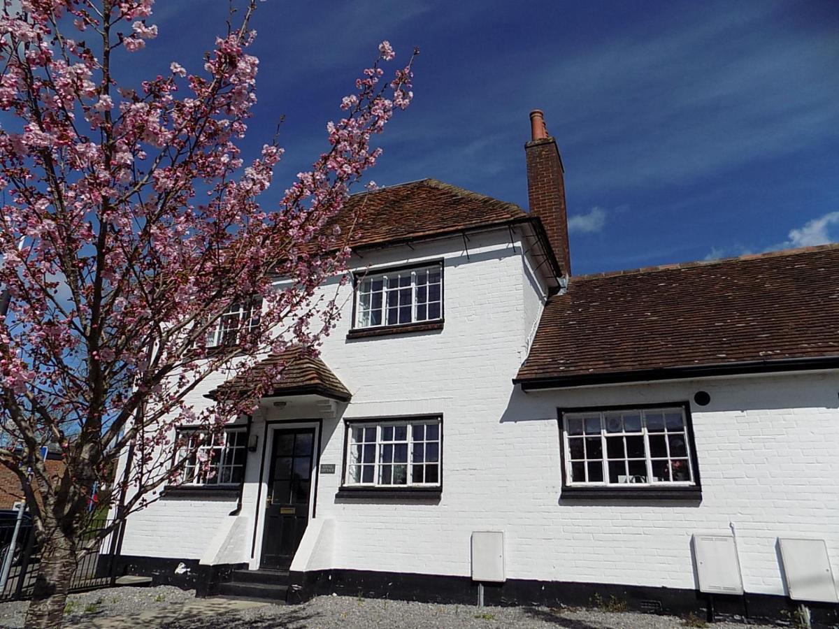 Double Award Winning 1700'S Grd 2 Listed Cottage Near Stonehenge 埃姆斯伯里 外观 照片