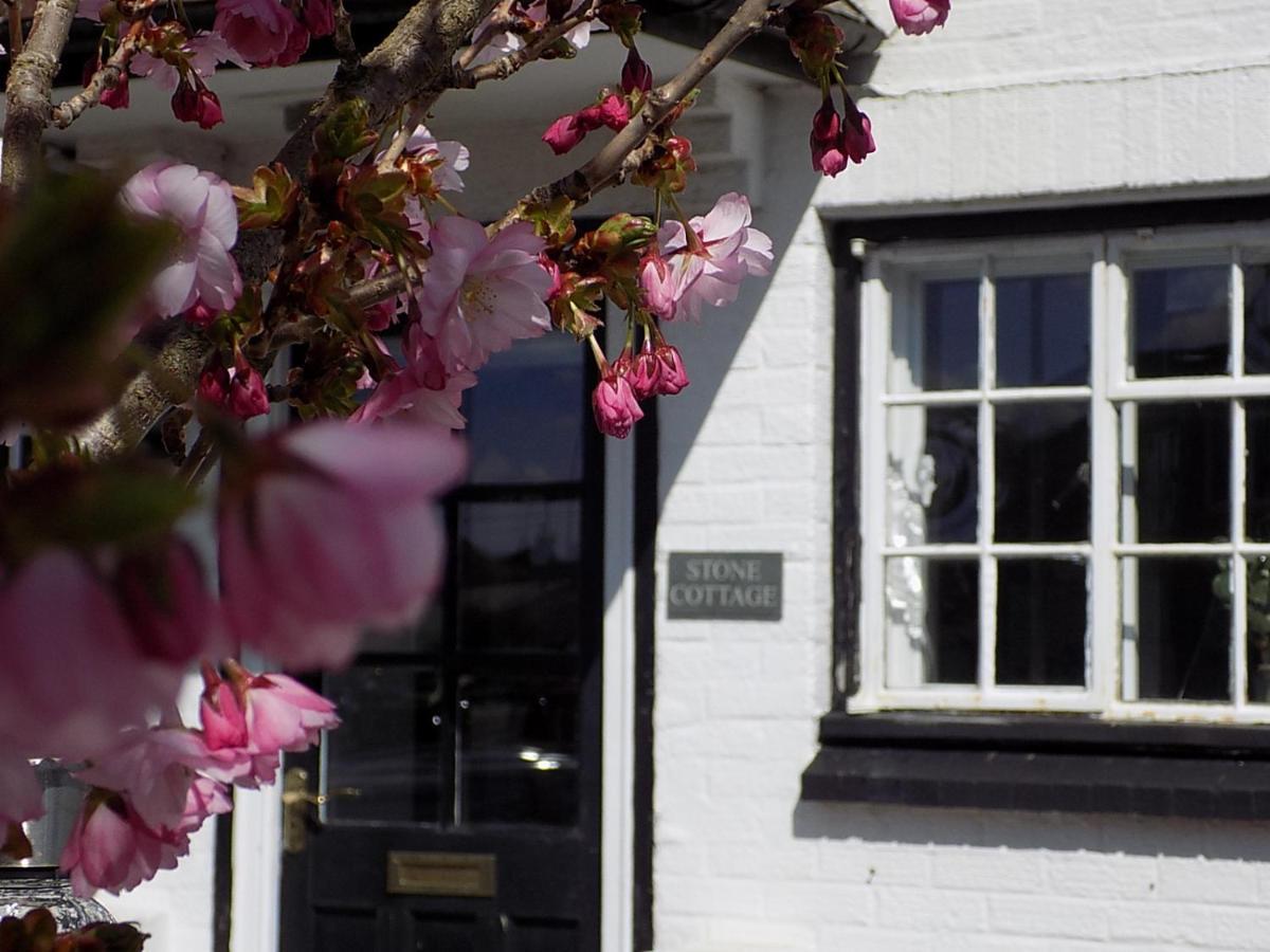 Double Award Winning 1700'S Grd 2 Listed Cottage Near Stonehenge 埃姆斯伯里 外观 照片