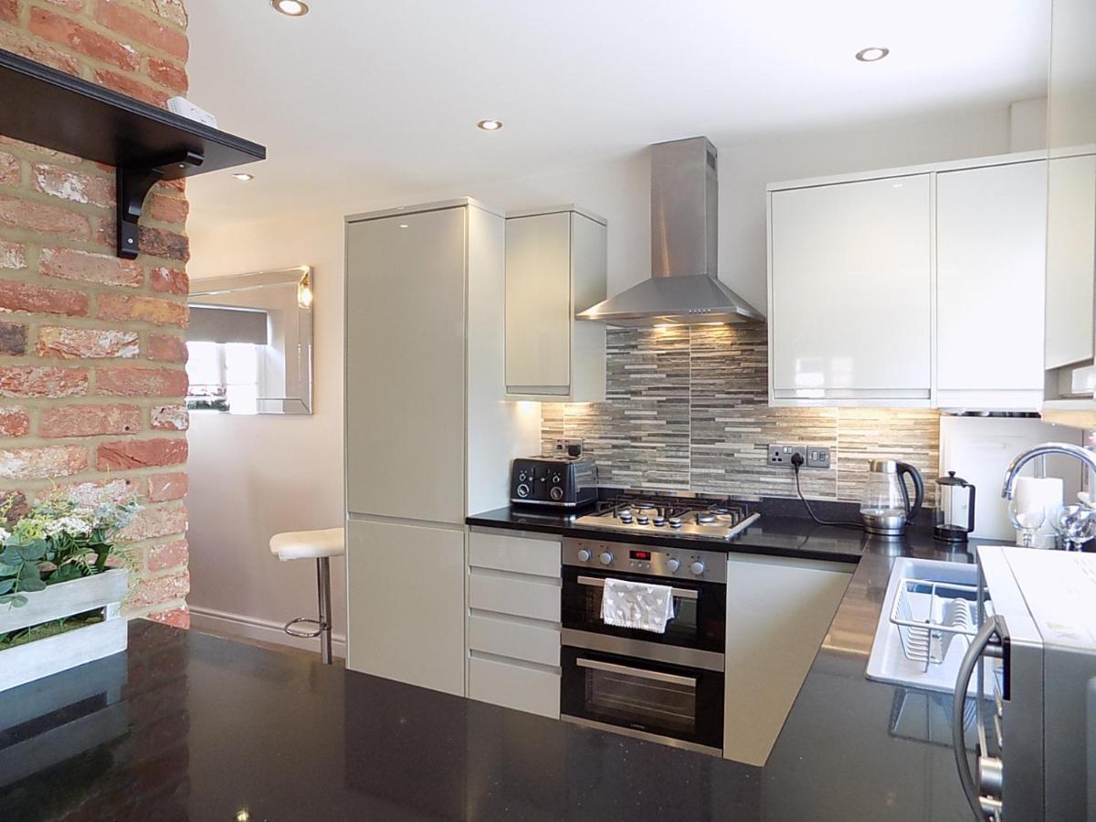 Double Award Winning 1700'S Grd 2 Listed Cottage Near Stonehenge 埃姆斯伯里 外观 照片