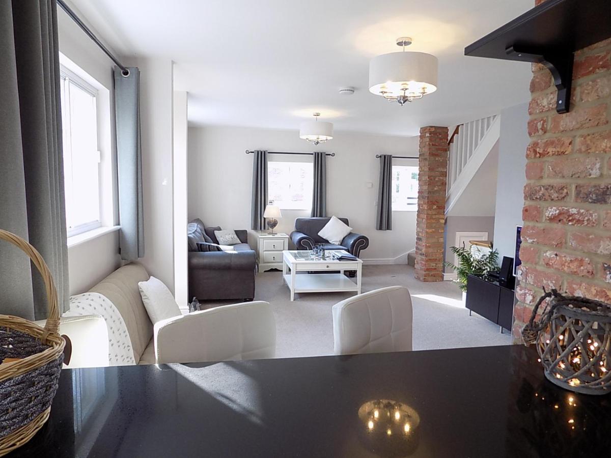 Double Award Winning 1700'S Grd 2 Listed Cottage Near Stonehenge 埃姆斯伯里 外观 照片