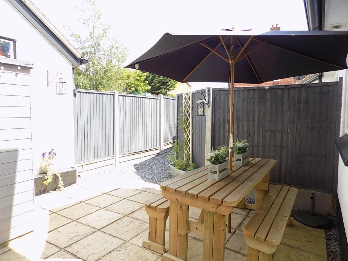 Double Award Winning 1700'S Grd 2 Listed Cottage Near Stonehenge 埃姆斯伯里 外观 照片